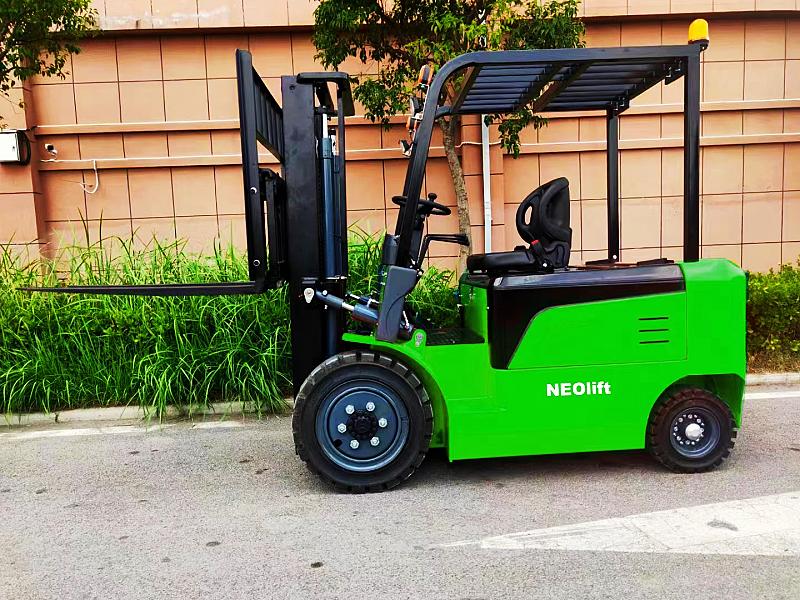 4 wheel electric forklift